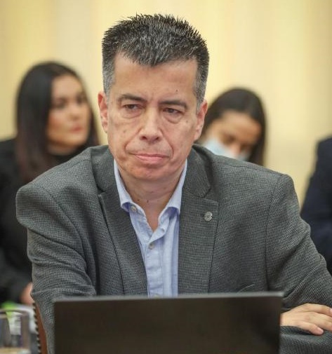 Diputado Andrés Celis emplaza a alcaldesa de San Antonio a dar