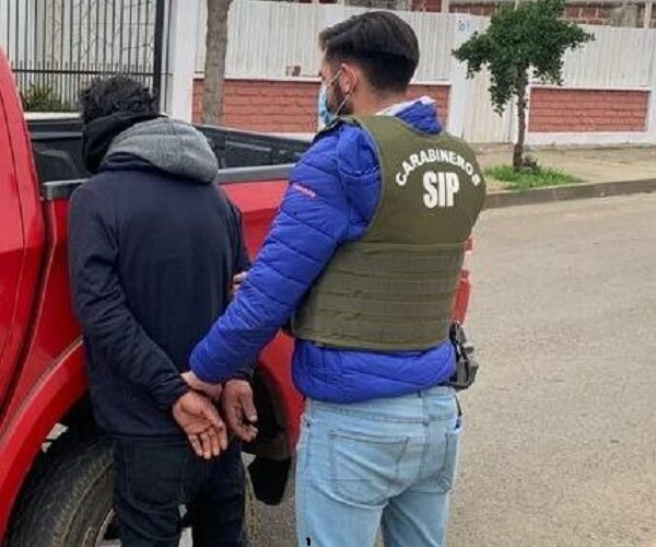 Carabineros detiene a 2 prófugos de la justicia  con nutridos prontuarios