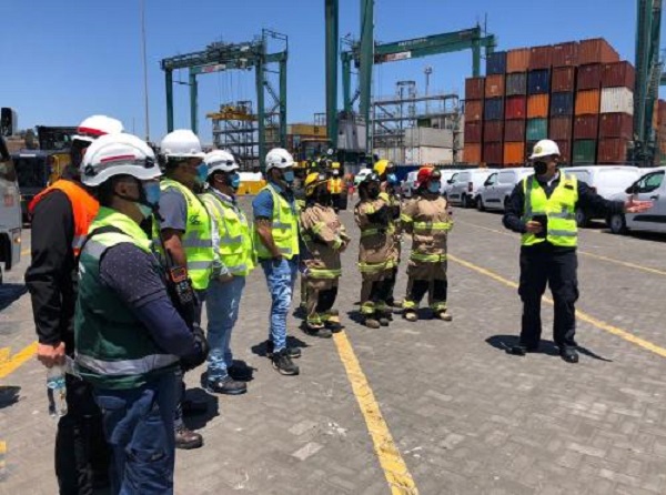 En Puerto San Antonio capacitan a portuarios y bomberos en control de emergencias y seguridad