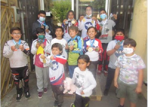 Pilotos de Bicicross lucieron medallas obtenidas en el Nacional