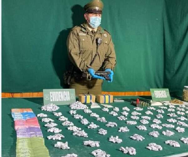 Detienen a padre e hija por tráfico de drogas