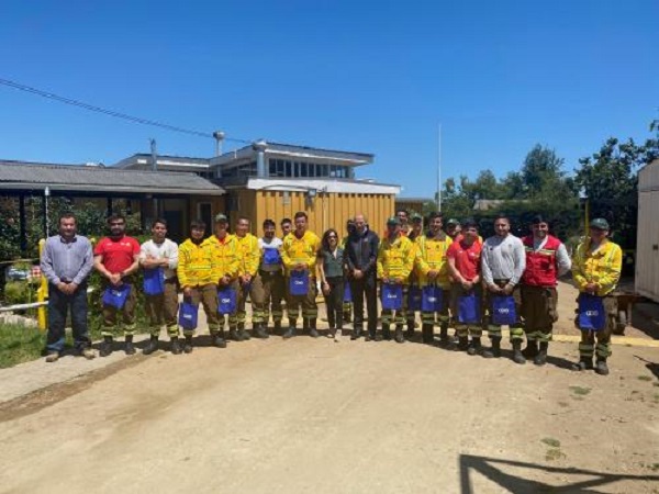 CGE realizó charla de riesgos eléctricos a brigadistas de CONAF en la comuna de San Antonio