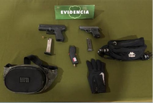 Sorprenden a dos sujetos portando armas en Llolleo