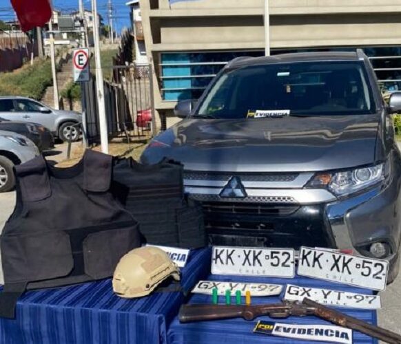 Autos robados, arma y chalecos antibalas recupera la PDI en operativo en Cartagena