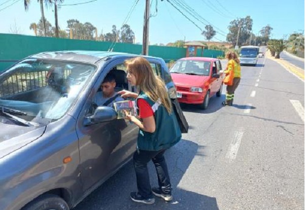 Conaf y Carabineros realizan campaña para prevenir nuevos incendios forestales en Santo Domingo