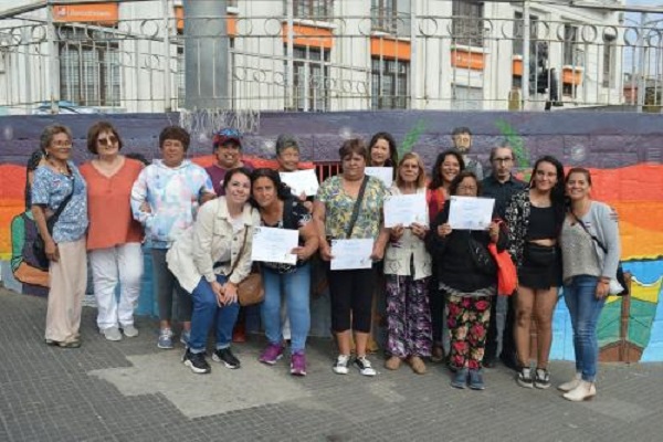 En San Antonio se inauguró emotivo mural en honor a encarnadoras