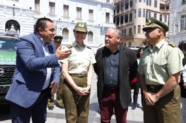 Gobierno Regional entregó 10 vehículos policiales a Carabineros de la Provincia