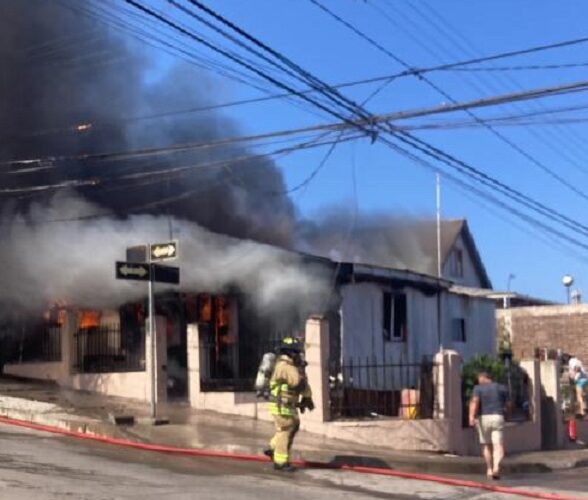 Incendio consumió vivienda y dejó siete personas damnificadas