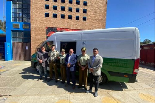 Municipio de El Quisco entrega nuevo vehículo a la Subcomisaria de Carabineros