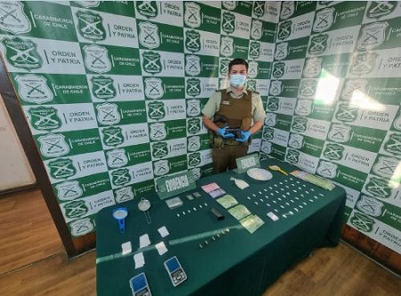 Decomisan drogas, dinero y arma: tres detenidos