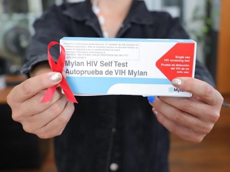 Seremi de Salud entrega kits de prevención de VIH e infecciones de transmisión sexual en la Provincia de San Antonio