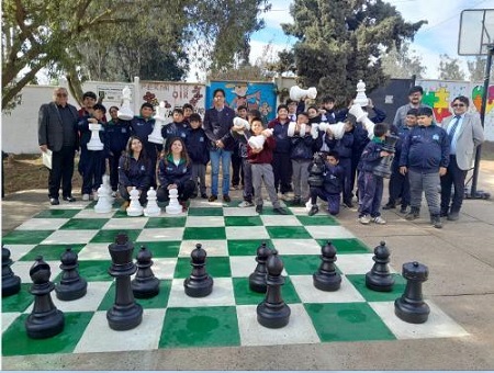 Más de 30 estudiantes participaron en simultánea de ajedrez con Manuel Abarca