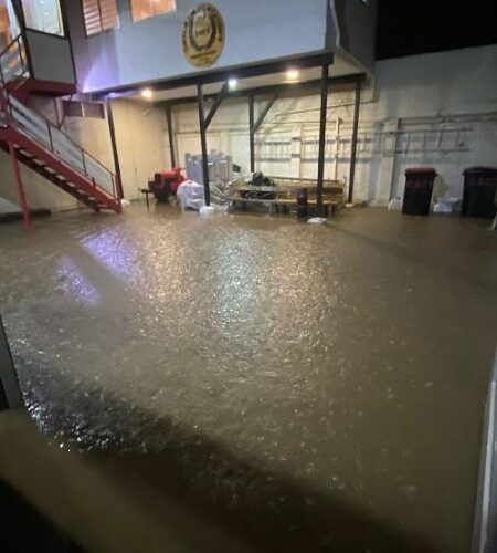 Inundación en cancha de fútbol, cuartel de Bomberos, calles y más de 30 milímetros de lluvia en segunda jornada del sistema frontal