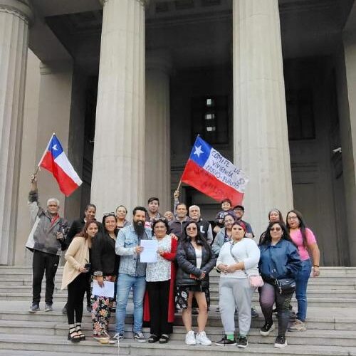 Habitantes de la toma de   cerro Centinela se manifestaron frente a la Corte de Apelaciones