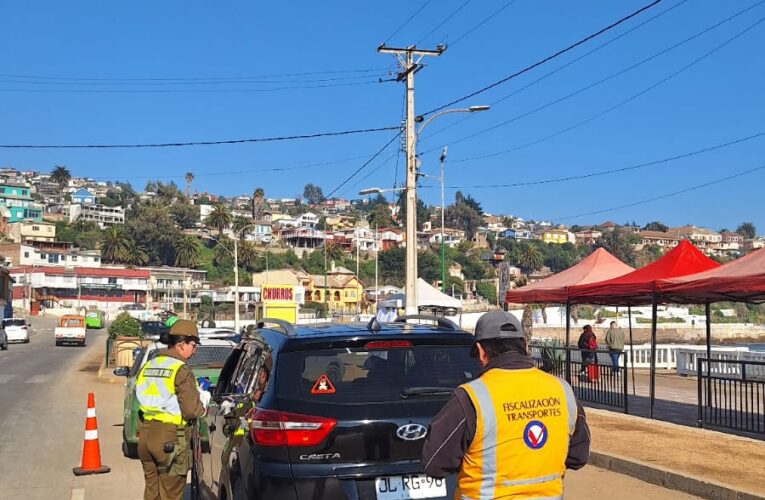 Carabineros de Cartagena y funcionarios del Ministerio de Transportes realizan controles vehiculares