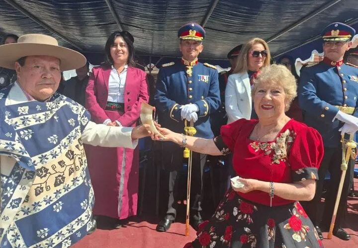 San Antonio realizó el tradicional desfile cívico – militar de Fiestas Patrias