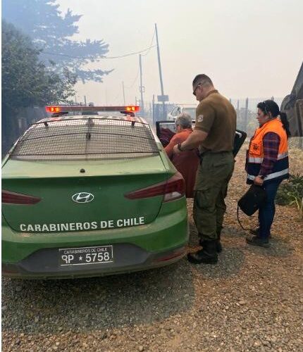 Incendio forestal  levanta alerta roja  y obliga a evacuar