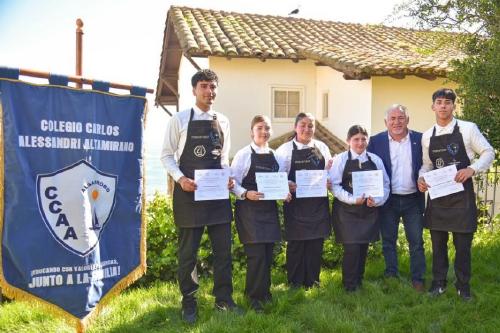 24 estudiantes del Colegio Carlos Alessandri de Algarrobo reciben certificación