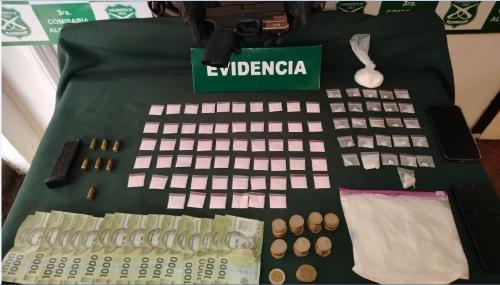 Carabineros detiene a tres sujetos con droga y arma en Algarrobo