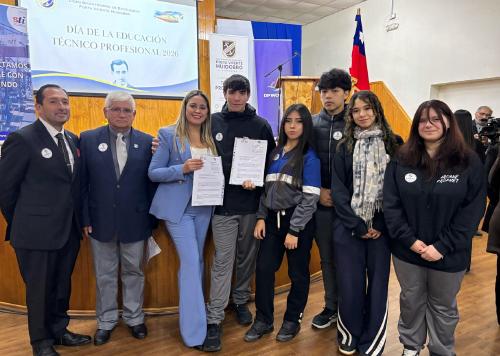 Liceo Poeta Vicente Huidobro de Cartagena busca que sala de Operaciones Portuarias lleve el nombre de Carlos Cartagena Vera