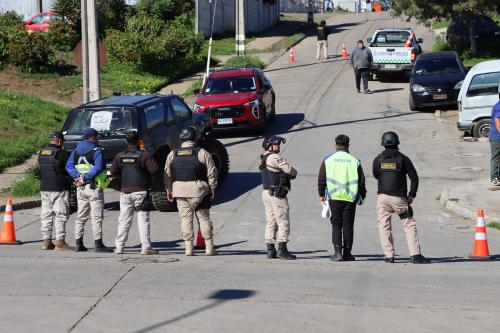 Municipio clausura taller irregular y retira vehículos abandonados en Llolleo Alto