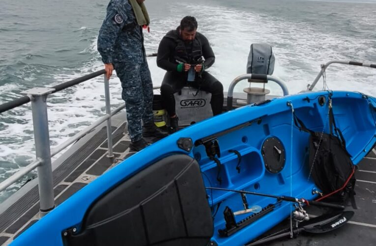 Armada rescata a kayakista tras volcar frente a Punta La Yegua