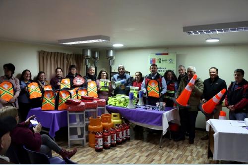 Barrio Los Claveles en Llolleo Alto se fortalece en seguridad y recibe kits de emergencias