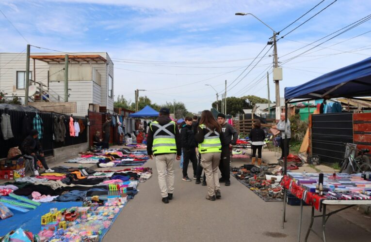 Operativo conjunto refuerza fiscalización y ordenamiento en la Feria de Tejas Verdes
