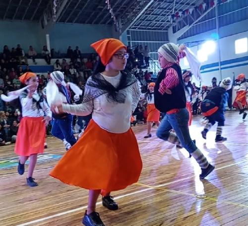 Colegio Bicentenario People Help People realizó su Gala Folclórica 2026