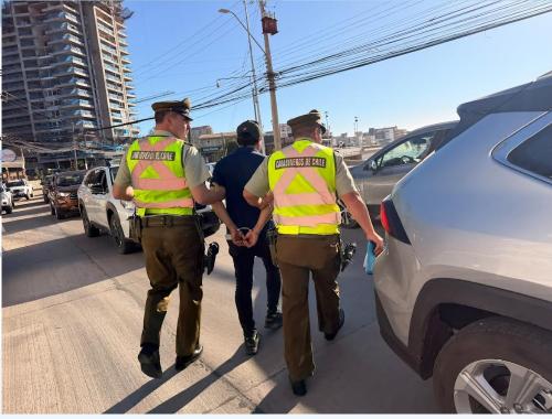 Durante fiscalización detienen a conductor de microbús en Algarrobo