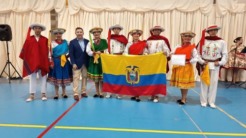 Gala de danzas latinoamericanas reunió a delegaciones de cinco países en el Liceo Nacional de Llolleo